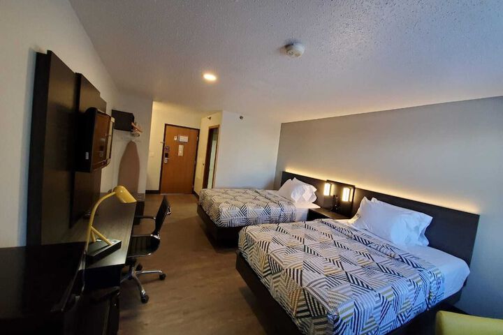 Motel 6 Kewanee IL