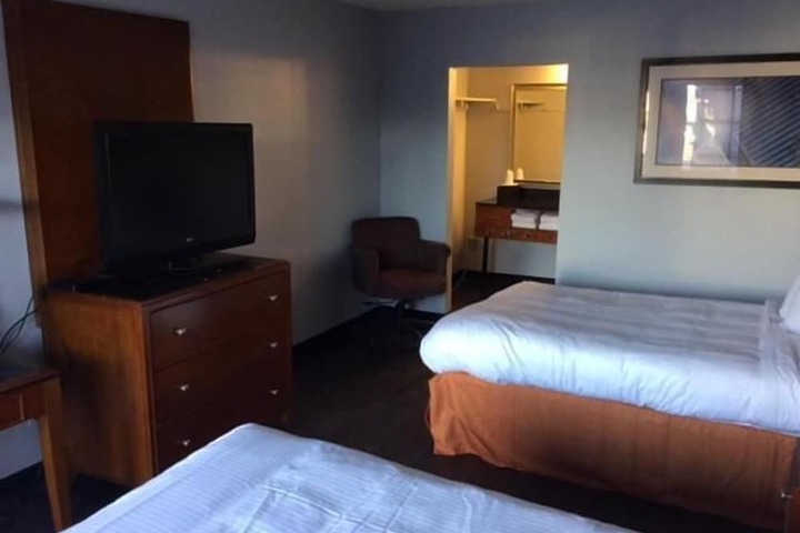 Room 13 of 33