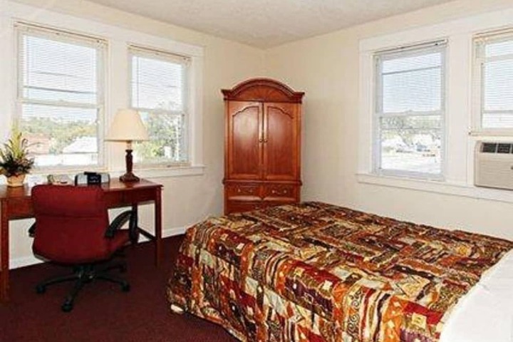 Room 32 of 37