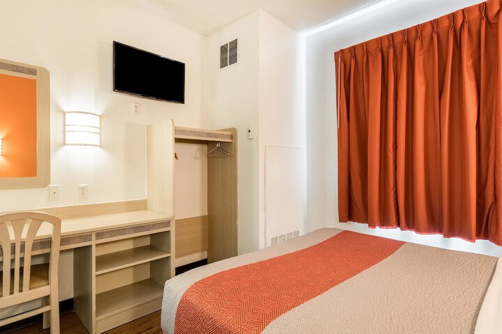 Room 28 of 31