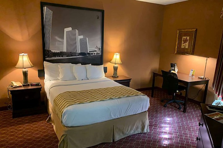 Room 17 of 32
