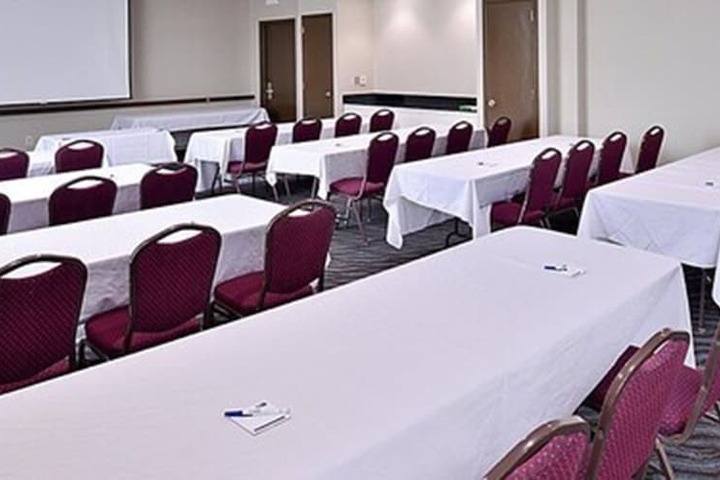 Elimwood Hotel a Ramada by Wyndham