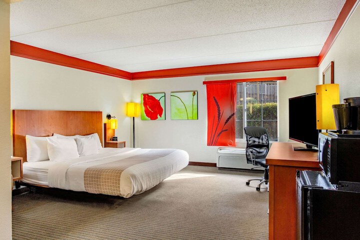 Room 9 of 30