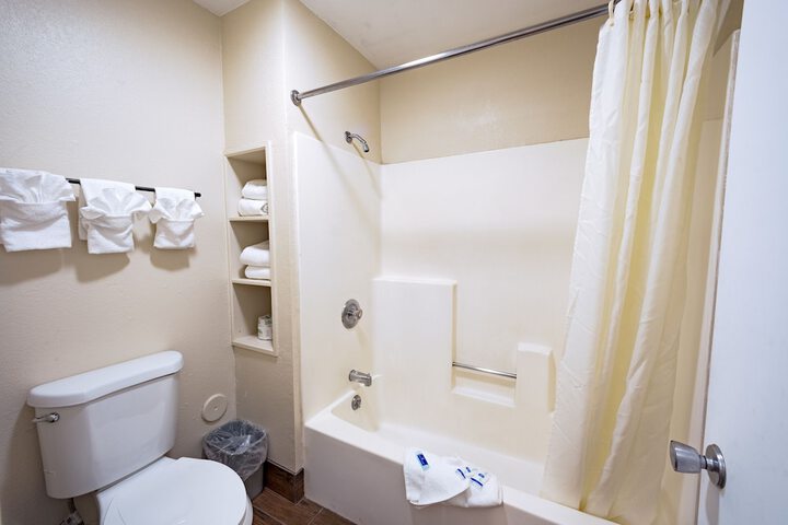 Room 10 of 27