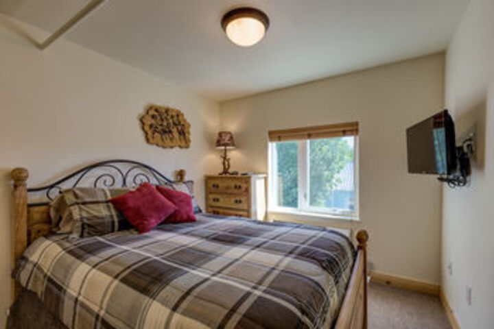HiWay 40 Grill and Lodge