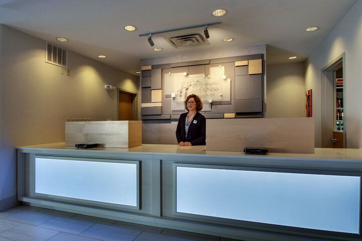 Holiday Inn Express & Suites Morris by IHG