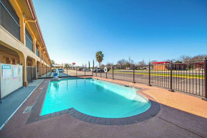 Pool 8 of 32