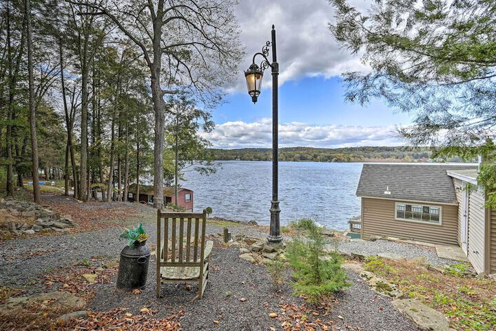 Beautiful Lakefront Retreat w / Deck & Views!