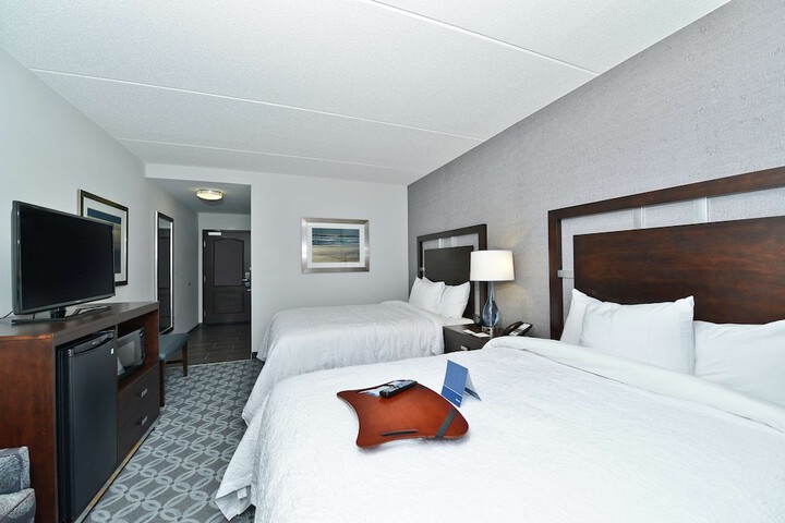 Hampton Inn & Suites Greensboro / Coliseum Area