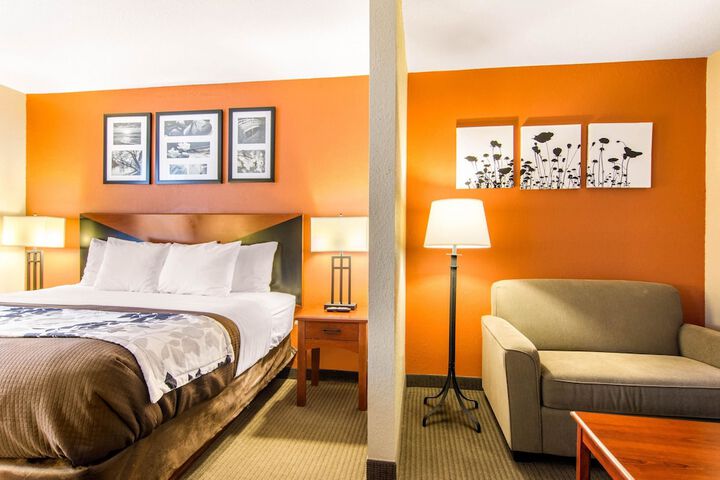 Room 9 of 30