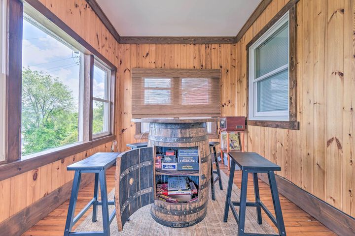 Watkins Glen Lakeview Cottage w / Waterfall!