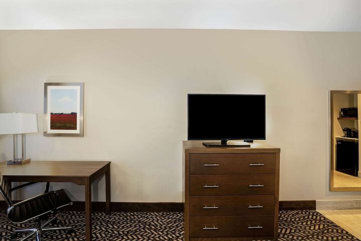 Room 16 of 38