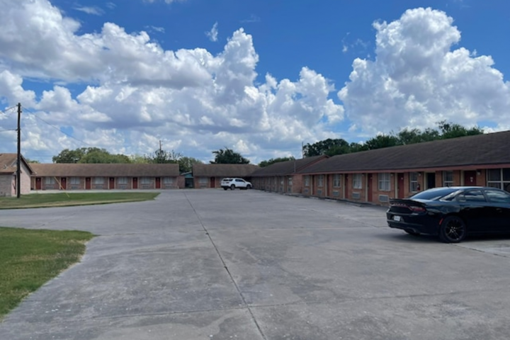 Lakeside Inn & Suites by OYO Mathis I 37