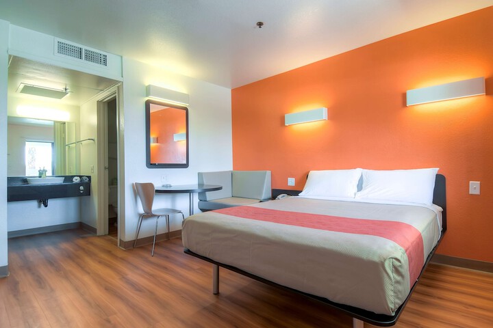 Room 14 of 26