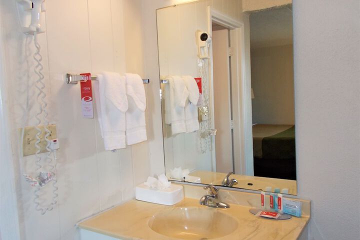 Room 13 of 34