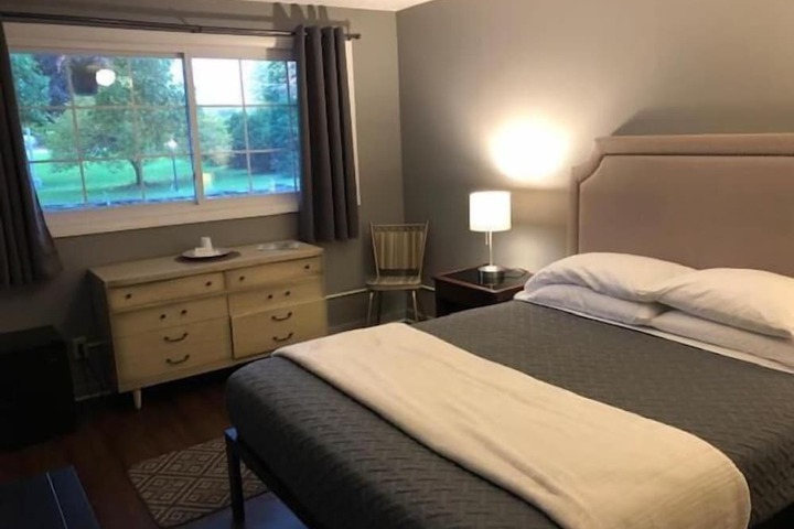 Room 10 of 24