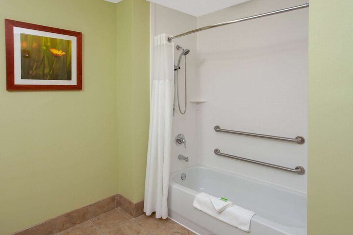 Wyndham Garden Fort Wayne