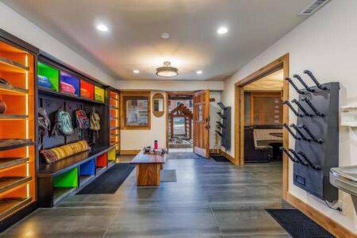 Luxury Family Cabin at Summit West