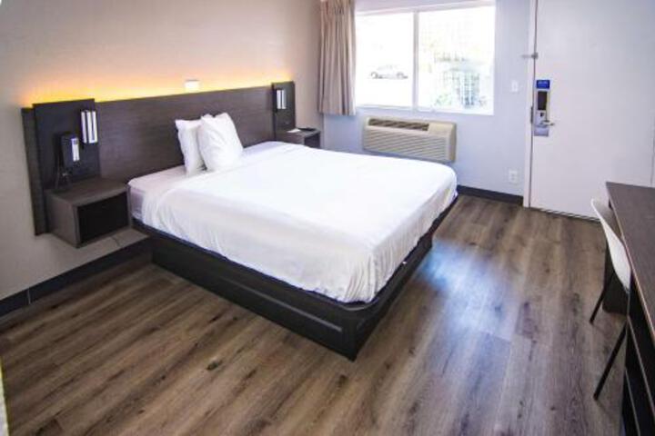 Room 21 of 32