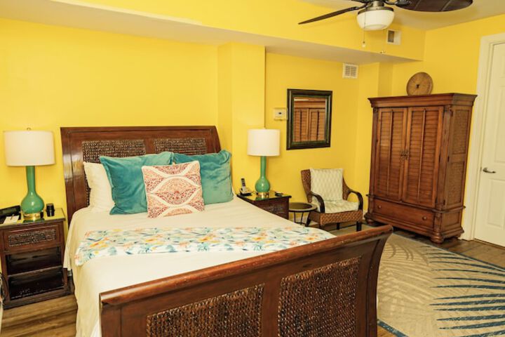 Waters Edge Inn - Adults Only