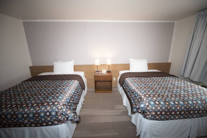 Room 27 of 34