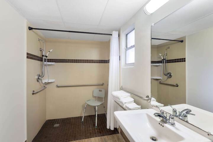 Room 8 of 22