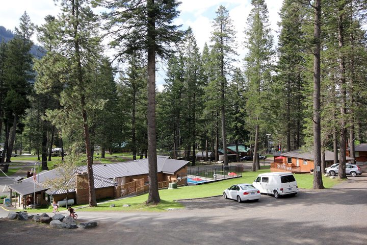 Hotel 2 of 235