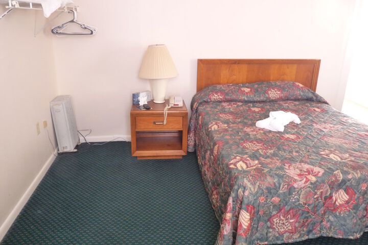 Room 17 of 34