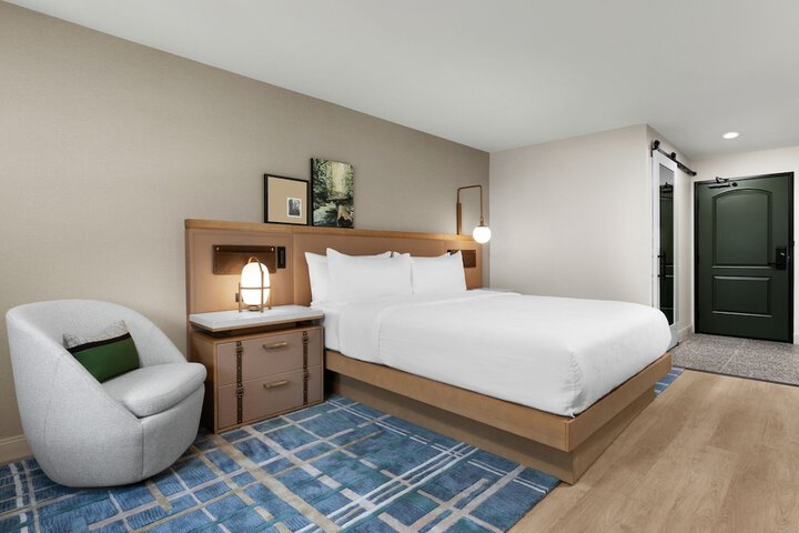 The Inelle Oakhurst Yosemite, a Tribute Portfolio Hotel