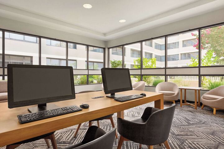Business Center 31 of 32