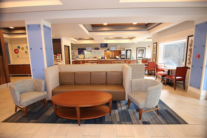 Holiday Inn Express & Suites Ashland by IHG
