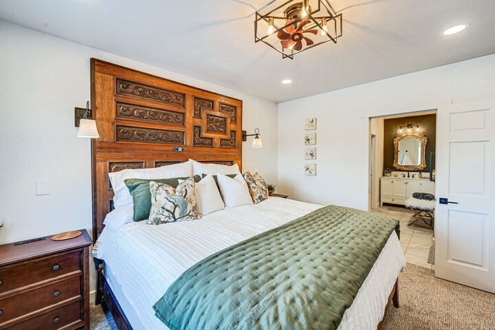 Stellar Craig Apartment - Walk to Restaurants!