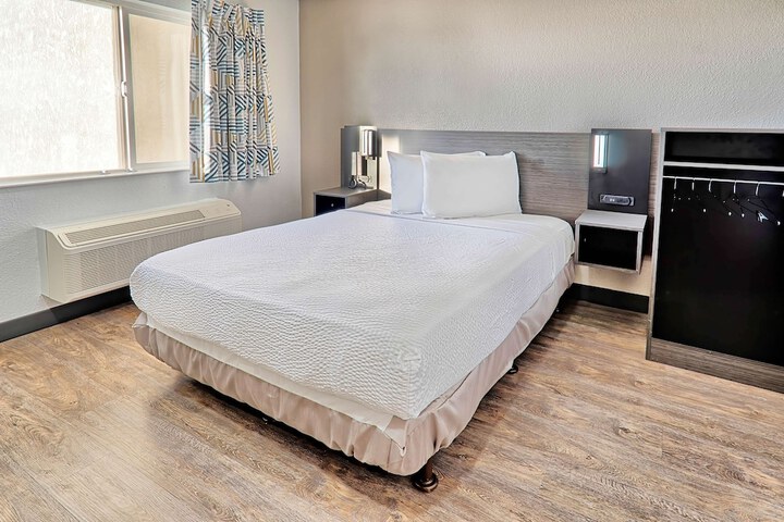 Motel 6 Lancaster CA