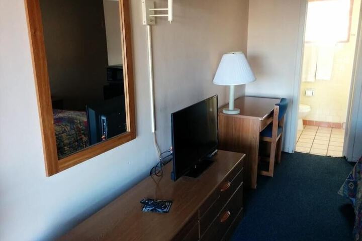 Room 8 of 18
