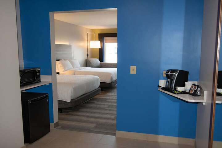 Holiday Inn Express & Suites Tonawanda - Buffalo Area by IHG