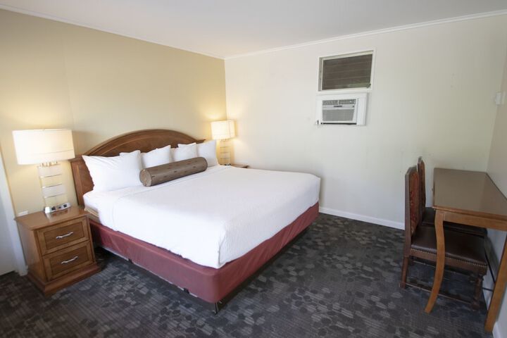 Scottys Lakeside Resort