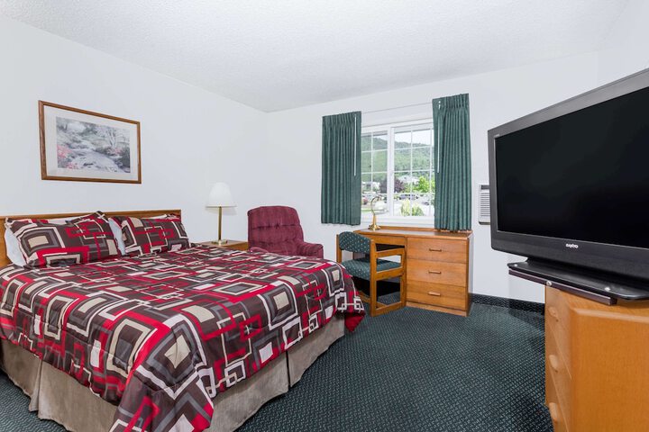 Room 9 of 12