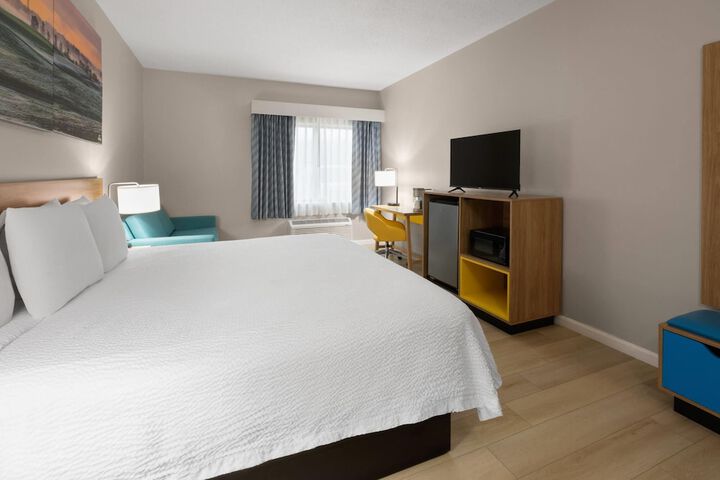 Days Inn & Suites by Wyndham Seaford
