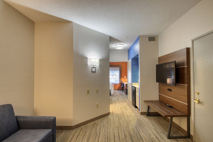 Room 32 of 81