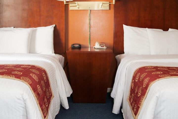 Red Carpet Inn & Suites