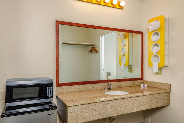 Motel 6 Oakdale CA