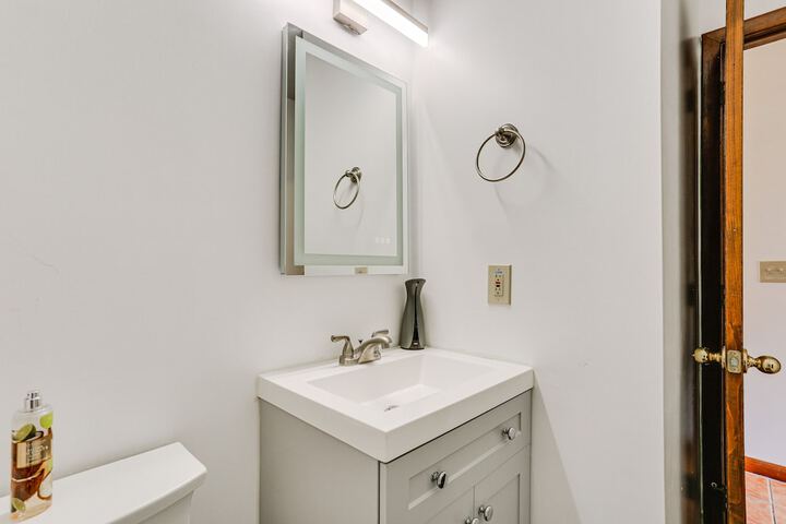 Vernon Township Condo w / Balcony Near Ski Lifts!