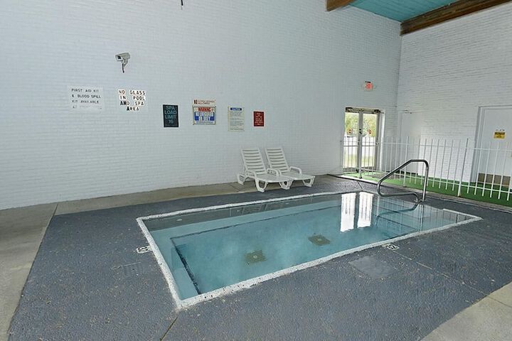 Howard Johnson by Wyndham Benton Harbor / St. Joseph