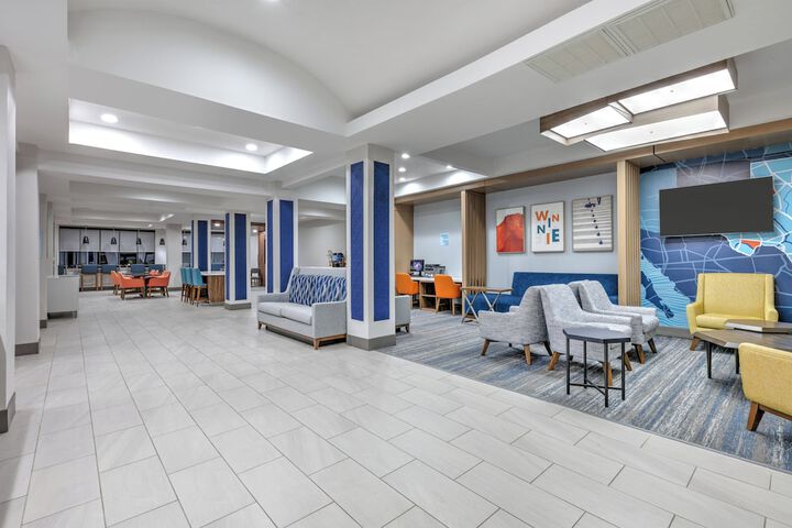 Holiday Inn Express Hotel & Suites Winnie by IHG