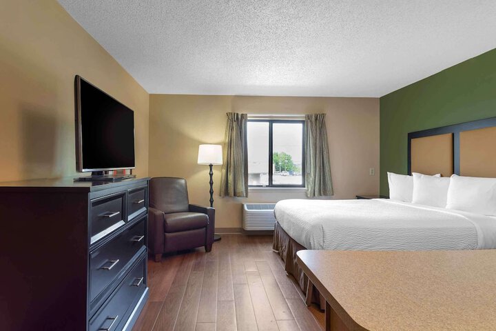 Room 14 of 25