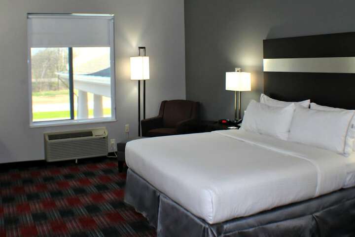 Room 6 of 18