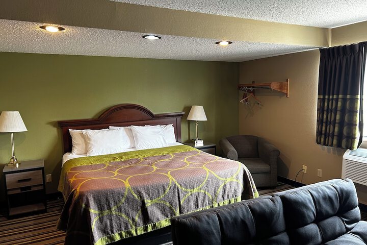 Super 8 by Wyndham Knoxville