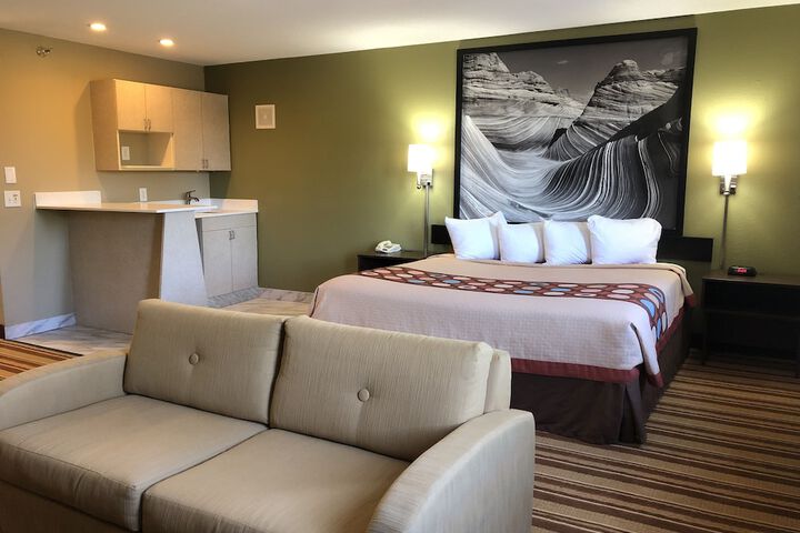 Super 8 by Wyndham S Jordan / Sandy/Slc Area