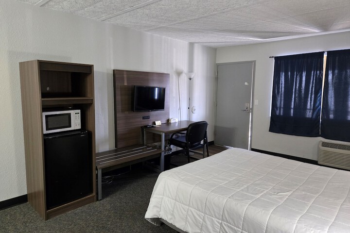 Room 18 of 23