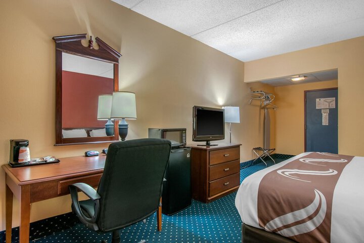 Room 9 of 32